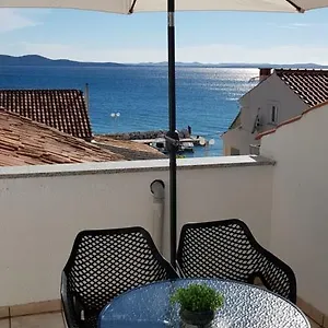 Apartman Rustic House Diklo 20m From The Sea, Zára